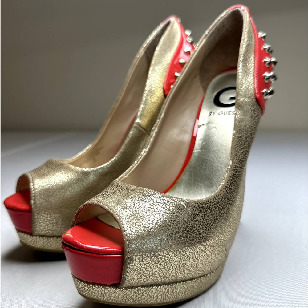 G BY GUESS OPEN TOE PLATFORM HEELS GOLD STUDS SIZE 6 - Picture 2 of 9